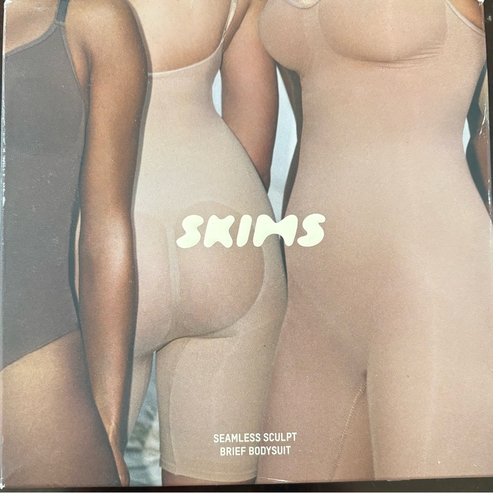 SKIMS Seamless Sculpt Bodysuit - Sienna large never worn